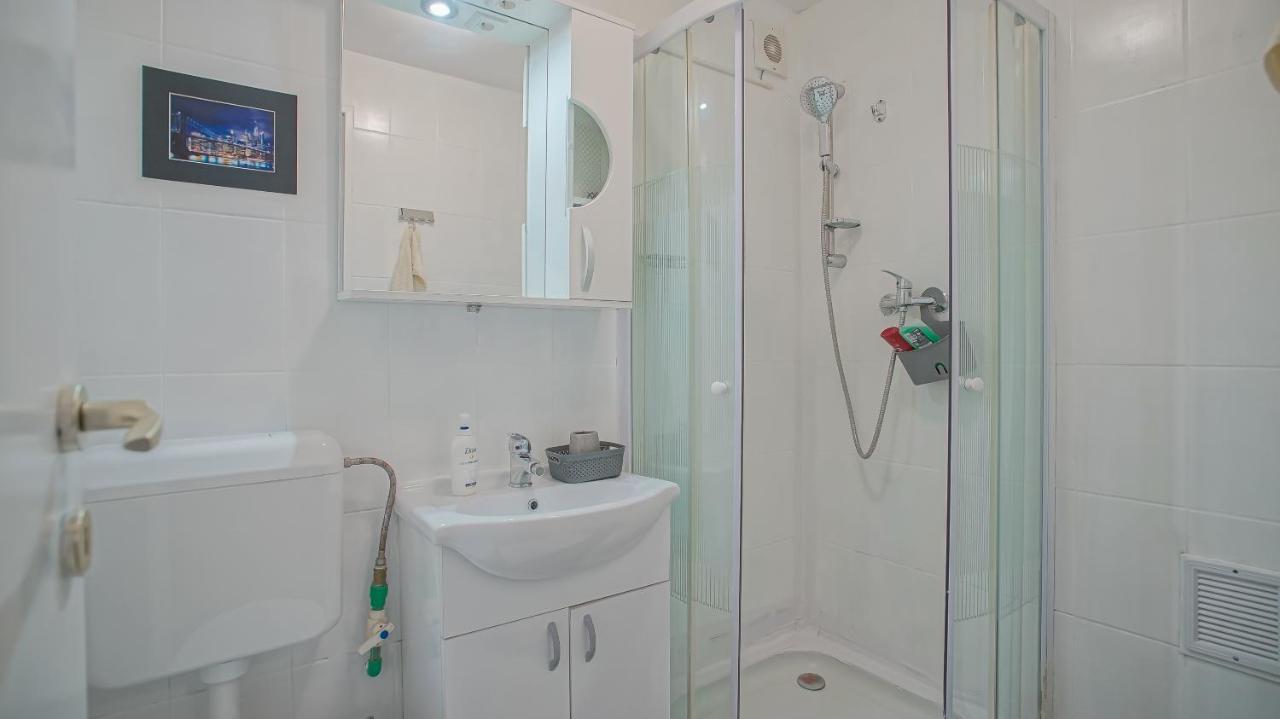 Old Town City Center Apartments Braşov Esterno foto