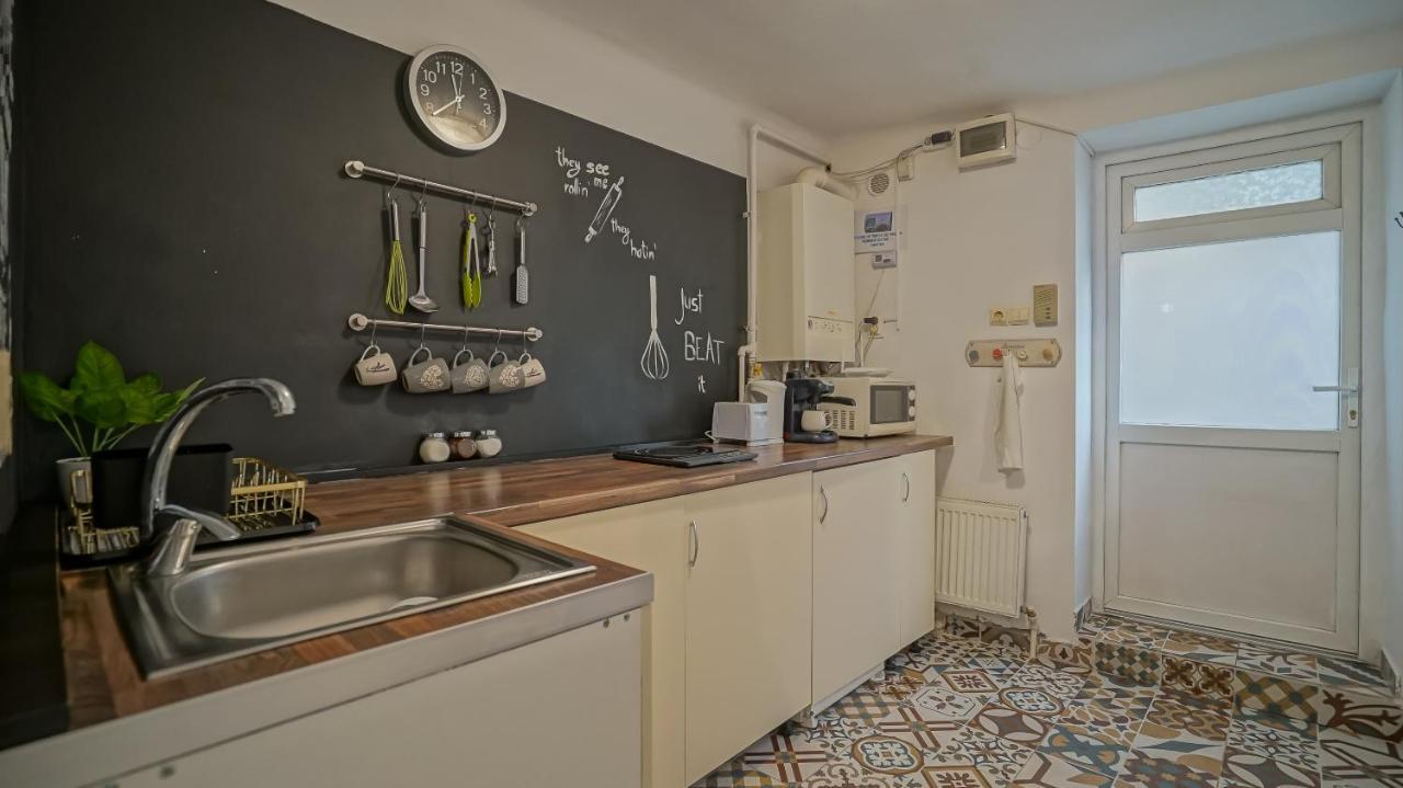 Old Town City Center Apartments Braşov Esterno foto