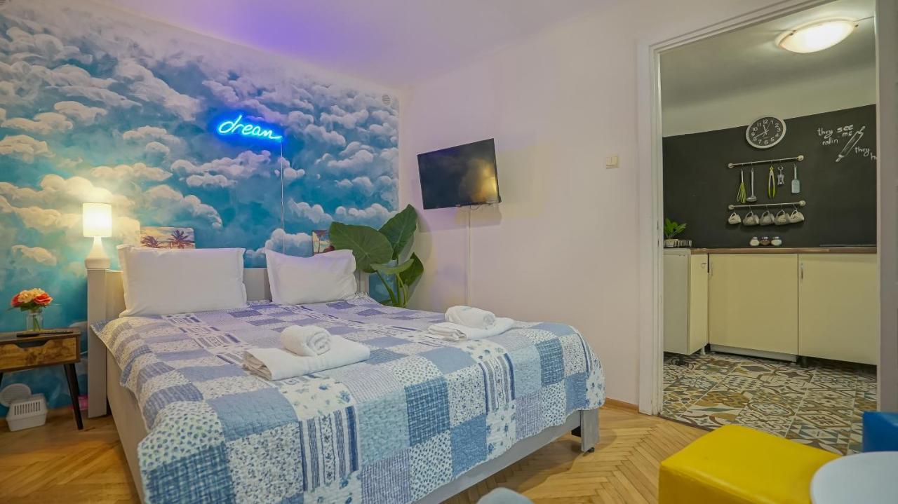 Old Town City Center Apartments Braşov Esterno foto