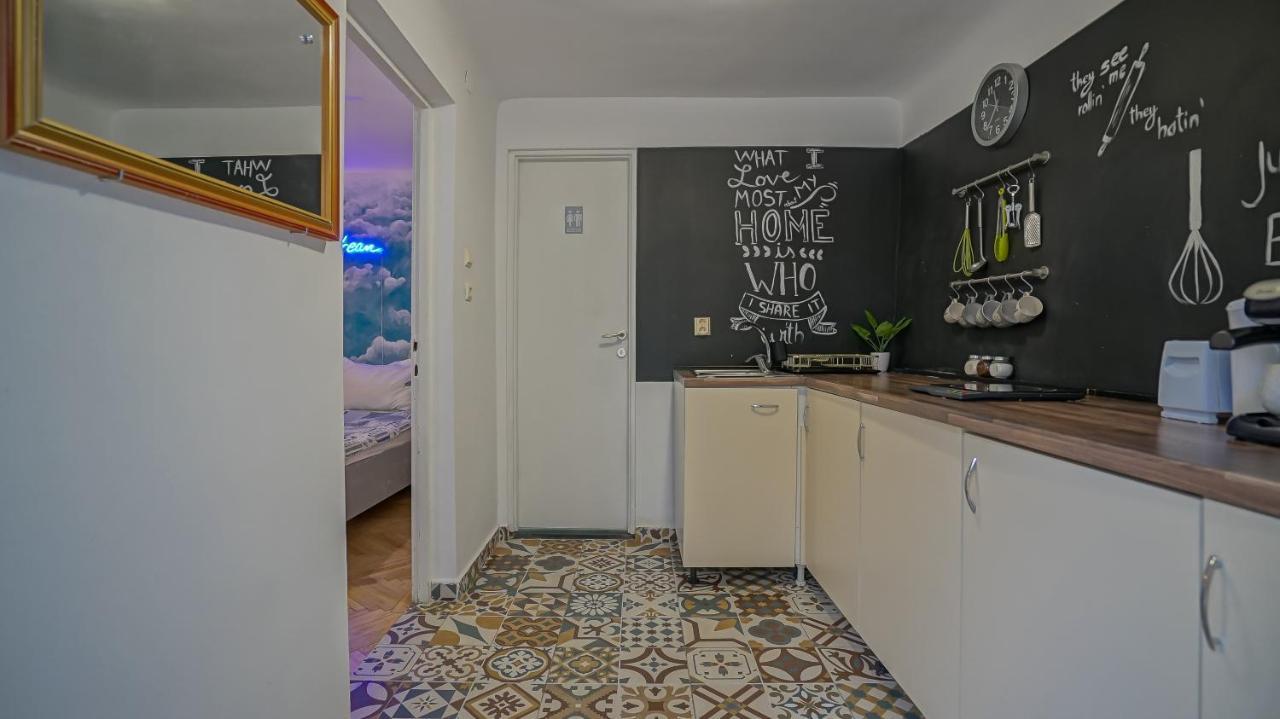 Old Town City Center Apartments Braşov Esterno foto