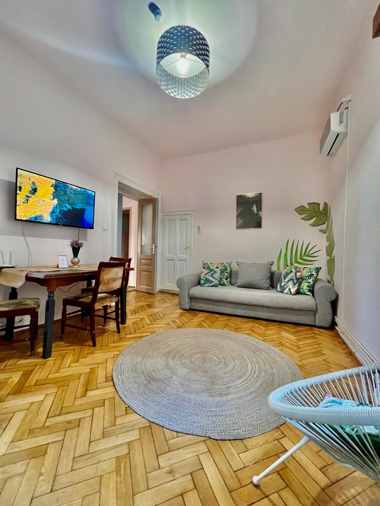 Old Town City Center Apartments Braşov Esterno foto