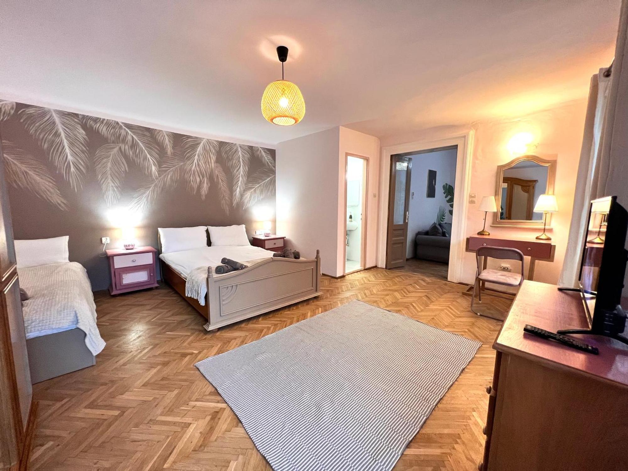 Old Town City Center Apartments Braşov Esterno foto
