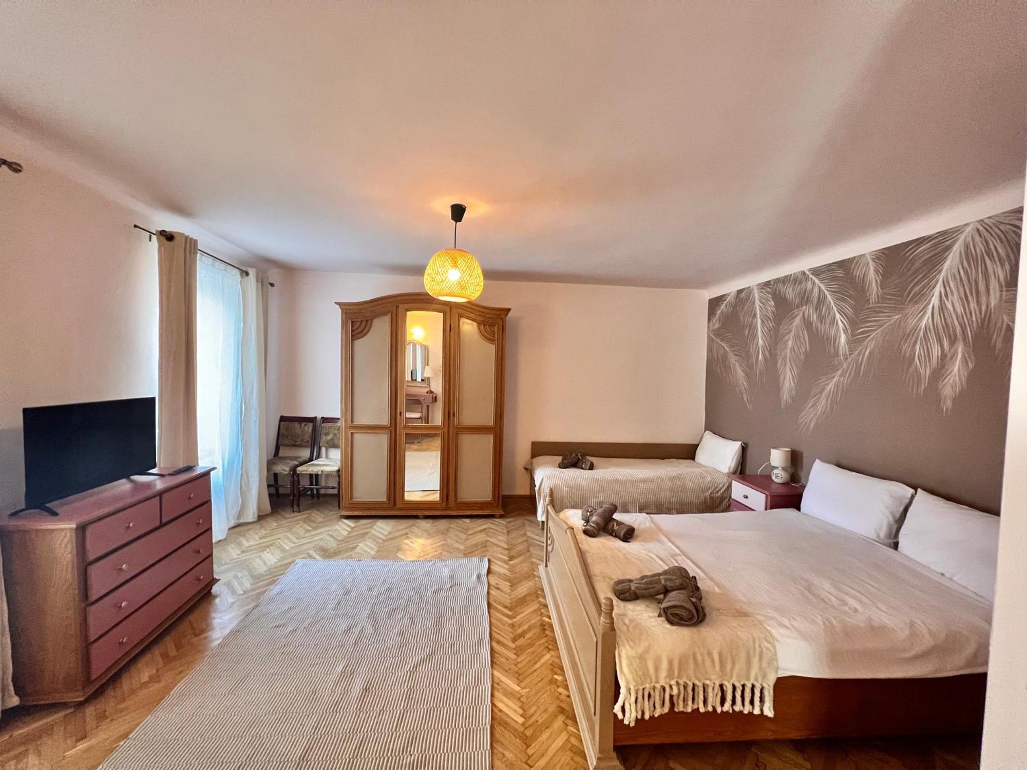 Old Town City Center Apartments Braşov Esterno foto