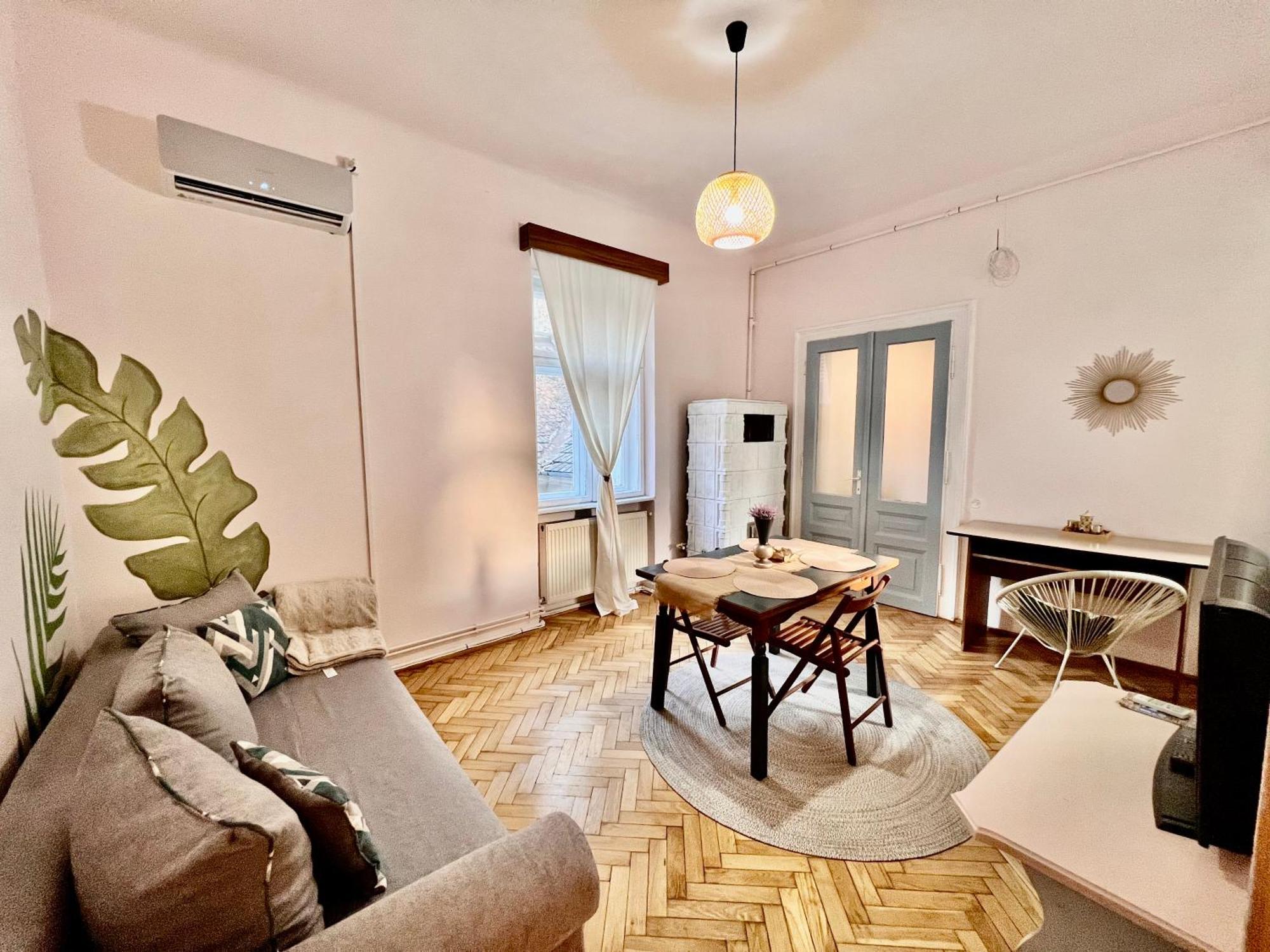 Old Town City Center Apartments Braşov Esterno foto